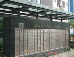 烤漆信報箱 現代住宅區中的一抹亮色與實用守護者